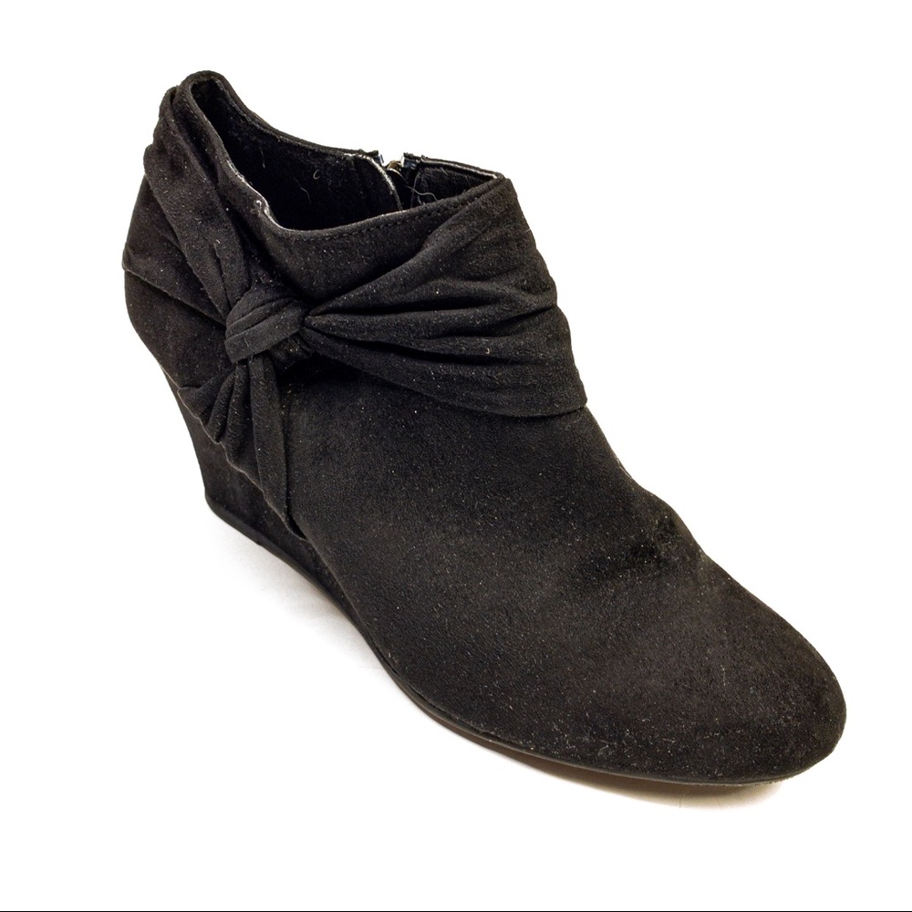 Chinese Laundry Wedges Black Faux Suede